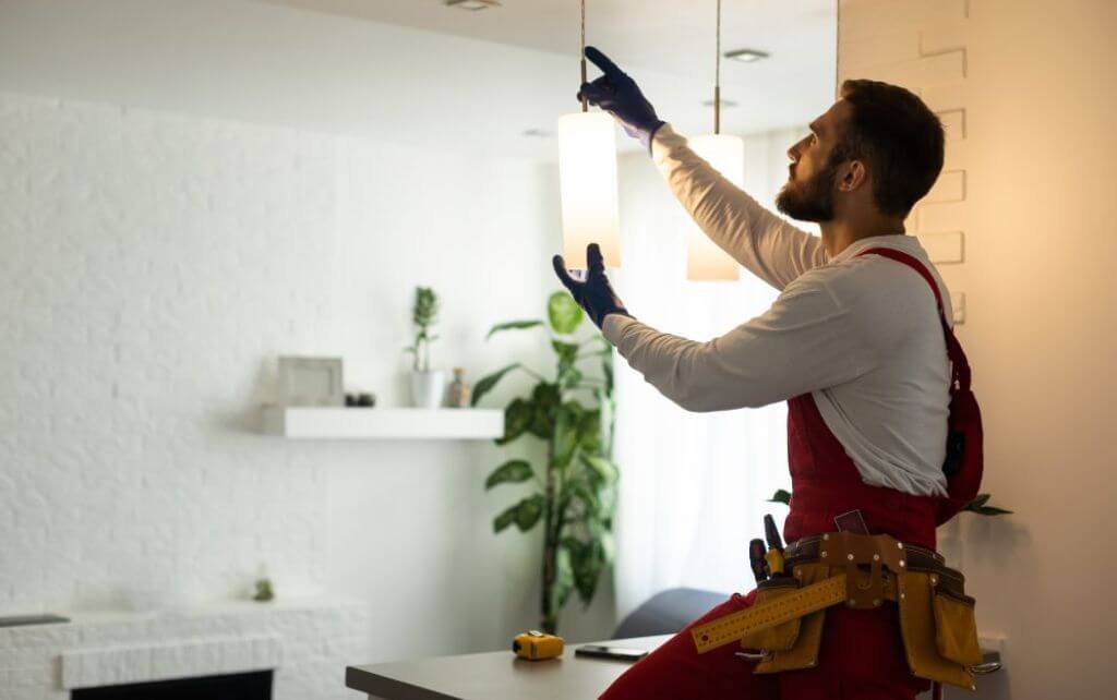 Manchester Contractor Tips for Lower Bills